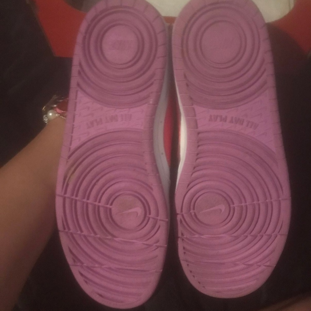 Nike shoes - Picture 3 of 8